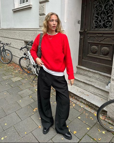 red sweater, fall outfit Red Sweater Outfit, Cosy Outfit, Pullover Outfit, Cashmere Sweater Women, Spring Look, Womens Cashmere, Red Sweater, Mode Inspo, Inspired Outfits