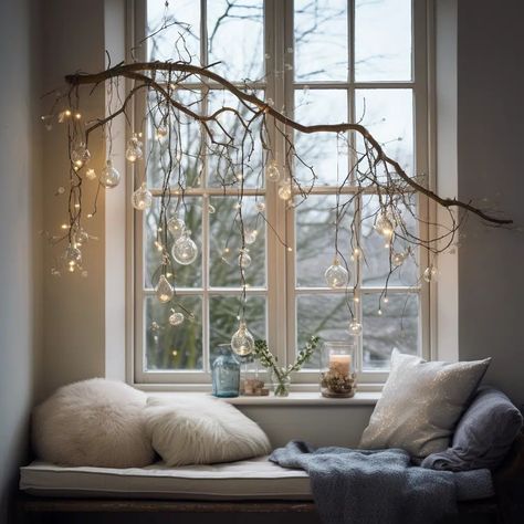 Ways To Display Christmas Ornaments, Display Christmas Ornaments, Christmas Window Decor Ideas, Window Decor Ideas, Winter Scandinavian, Christmas Window Decor, Christmas Window Decoration, Christmas Window Display, Window Decorations