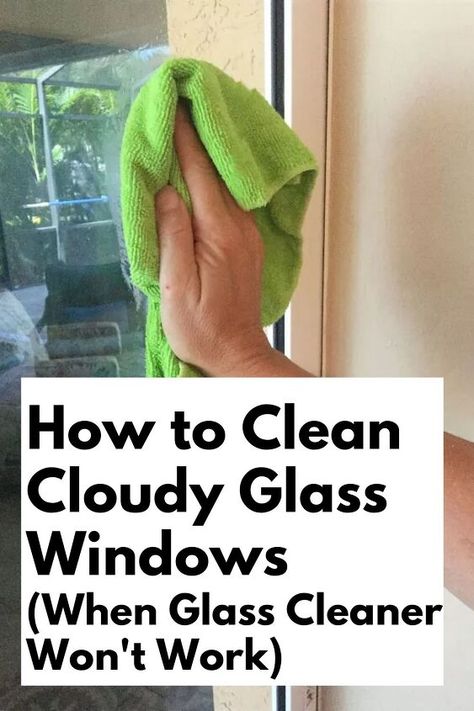 Diy Window Cleaner, Diy Glass Cleaner, Window Cleaning Tips, Homemade Glass Cleaner, Window Cleaner Homemade, Window Cleaning Solutions, Cleaning Windows, Easy Cleaning Hacks, Homemade Cleaning Solutions