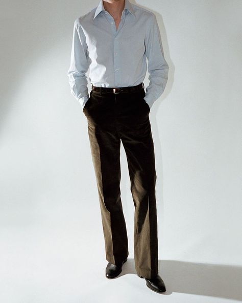 HUSBANDS PARIS on Instagram: "MADE-TO-ORDER type: flared high-waisted trousers fabric: corduroy colour: olive features: belt loops, back…" High Waist Suit Men, Formal Outfits For Men Office Wear, Dress Shirt And Pants Men, Men High Waisted Pants, Relaxed Fit Trousers, Office Outfit Men Formal, Flared Pants Outfit Men, Office Look Men, High Waisted Pants Men