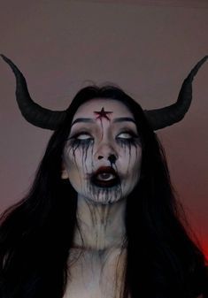 Demon Inspired Makeup, Demon Outfit Halloween, Demon Cosplay Makeup, Demon Halloween Costume Outfit, Demon Sfx Makeup, Demon Make Up Halloween, Halloween Costumes Horror Women, Halloween Costumes Gore, Gore Halloween Makeup Looks