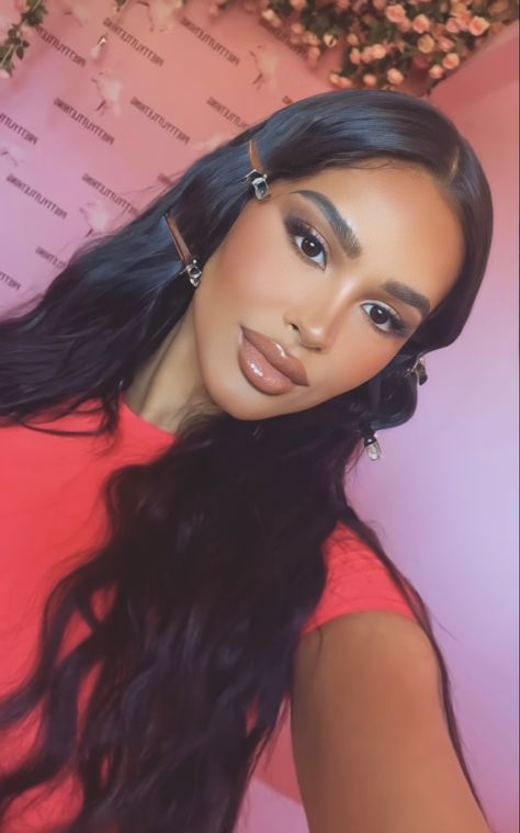 Dominican Makeup Looks, Amaya Colon Hair, Colombian Makeup Look, Amaya Colon Makeup, Amaya Colon On Instagram, Janet Guzman Instagram, Maria Perez, Competition Makeup, Big Lips Natural