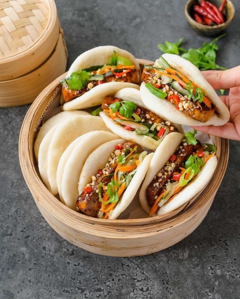 Hoisin Mushroom Gua Baos (Vegan Recipe) Buns, Vegan Bao, Hoisin Tofu, Gua Bao, Bbq Jackfruit, Bao Buns, Steamed Buns, Food Blogs, Pulled Pork