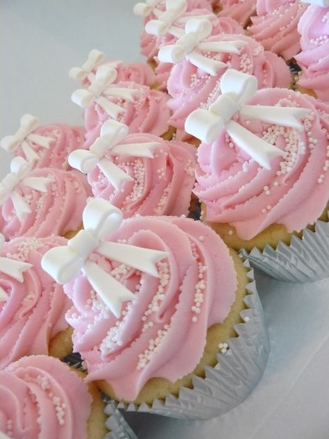 Cupcake Rosa, Easy Baby Shower, Girly Birthday Party, Sweet 17, Idee Babyshower, Baby Shower Cakes Girl, Bow Baby Shower, Cute Birthday Ideas, Shower Desserts