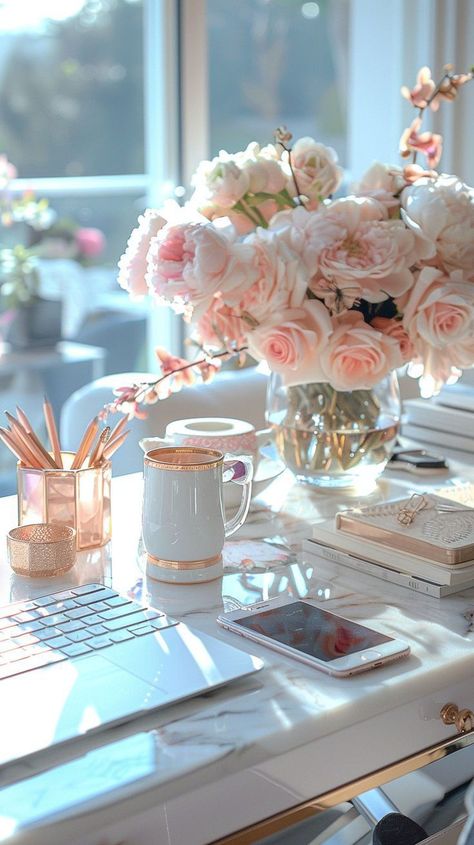 Beautiful Home Office, Pink Office Decor, White Office Decor, Girly Office, Feminine Home Offices, Cozy Home Office, Pink Office, Deco Rose, Office Room Decor