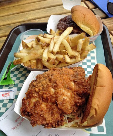 New York City and Brooklyn Dining - in Harlem, I had a jumbo fried chicken sandwich with cole slaw at Harlem Shake. The friendly staff (…which I keep saying; I always forget how customer-fixated the service is in the states…) made the experience in this indoor/outdoor eatery, extra fun. The burger was really good, too. Eating In Restaurant, Lunch Nyc, Brooklyn Restaurants, Food In New York, Brooklyn Food, New York Eats, Nyc Eats, Pictures Of Food, Ny Food