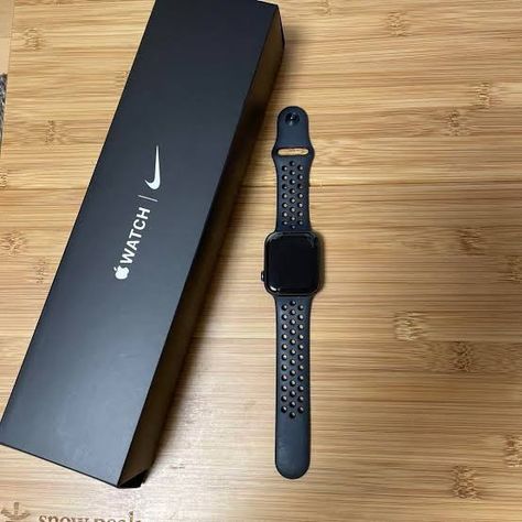 Nike Apple Watch, Black Apple Watch, Apple Watch Nike, Character Pictures, Black Apple, Apple Watch Series, Cartoon Character, Black Nikes, Apple Watch