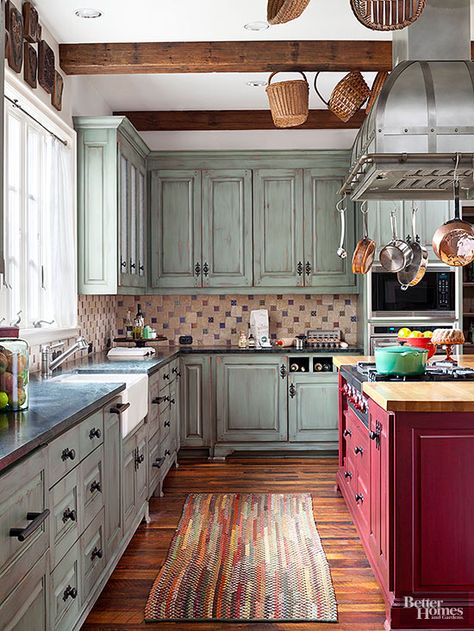 Make a rustic kitchen appear as if it was furnished over time with a rough-texture tiled backsplash. Dapur Rustic, Rustic Farmhouse Kitchen Cabinets, Pantry Inspiration, Farmhouse Pantry, Cottage Designs, Rustic Kitchen Cabinets, Kabinet Dapur, Charming Farmhouse, Classic Cottage