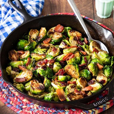 Bacon Brussels Sprouts, Carb Sides, Savory Sides, Sprouts Recipe, Healthy Thanksgiving, Christmas Foods, Sprout Recipes, Brussels Sprouts Recipe, Maple Bacon