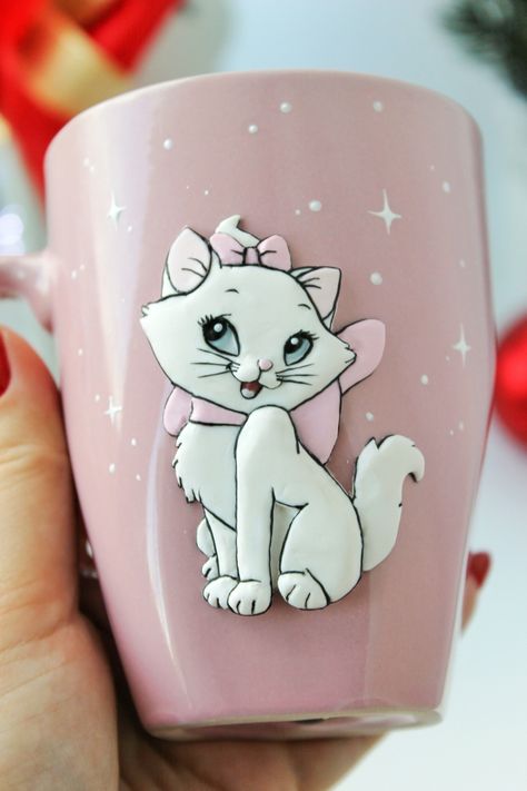 Cup Clay Art, Polymer Clay Disney, Crea Fimo, Clay Jar, Polymer Clay Gifts, Kids Clay, Clay Magnets, Diy Mugs, Cat Themed Gifts