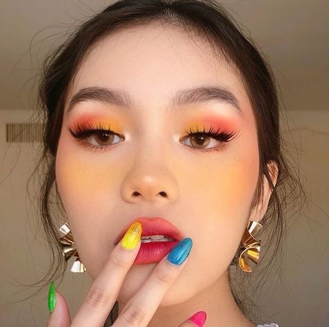 Model Tips, Mekap Mata, Orange Eyeshadow, Bright Makeup, Makeup News, Smink Inspiration, Makijaż Smokey Eye, Makeup Eye Looks, Creative Makeup Looks