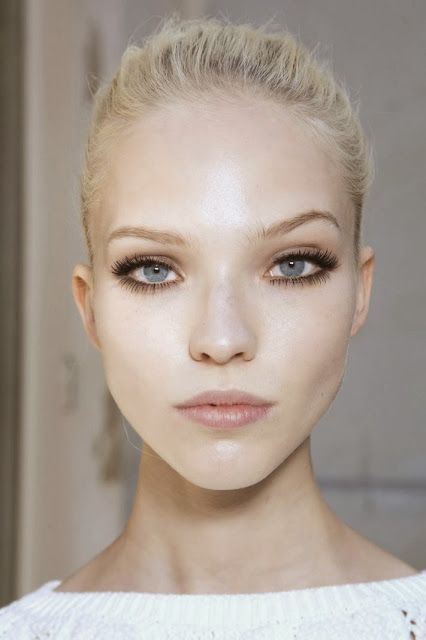 Sasha Luss, Wide Set Eyes, Deep Set Eyes, Atelier Versace, Stage Makeup, Model Face, Pink Lady, Rosie Huntington Whiteley, Pale Skin