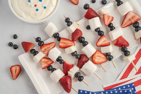 This 4th of July Fruit Kabobs recipe is a quick and easy way to add a festive touch to your Independence Day celebration. Perfect for parties, these patriotic kabobs feature fresh strawberries, blueberries, marshmallows, and angel food cake. 4th Of July Fruit, Pineapple Coleslaw, Independence Day Celebration, Fruit Kabobs, Kabob Recipes, Christmas Tray, Strawberries Blueberries, Cream Cheese Dips, Blue Fruits