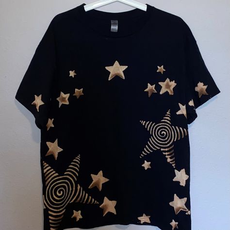 Bleached Star Shirt, Designs For Bleached Shirts, Painted Shirt Designs, Simple Bleach Shirt Ideas, Bleach Paint Tshirt, Painting Ideas On T Shirt, Bleach Died Tshirts, Y2k Bleached Shirt, Bleach Dye Shirts Design