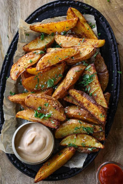 Roasted Potato Wedges, Roasted Potato, Potato Wedges, Roasted Potatoes, Limes, Food Obsession, Food Recipe, Vegetarian Dishes, Pretty Food