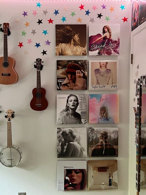 Boho Taylor Swift Room, Taylor Swift Lover Bedroom, Room Ideas Aesthetic Taylor Swift, Taylor Swift Record Wall, Room With Grey Walls Bedroom Ideas, Taylor Swift Gallery Wall, Swiftie Bedroom Ideas, Taylor Swift Theme Room, Taylor Swift Vinyl Wall