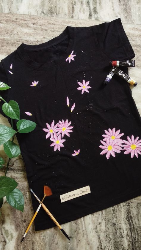 Floral design painting on tshirt for women Tshirt Flowers Print, Tshirt Painting Ideas Creative For Women, Tshirt Fabric Paint Ideas, Puffy Paint Designs On Shirts, Acrylic Painting On T Shirts, Paint On Tshirt Acrylic, Fabric Paint Shirt Ideas Design, Fabric Painting On Tshirts, Diy Tshirt Drawing Ideas