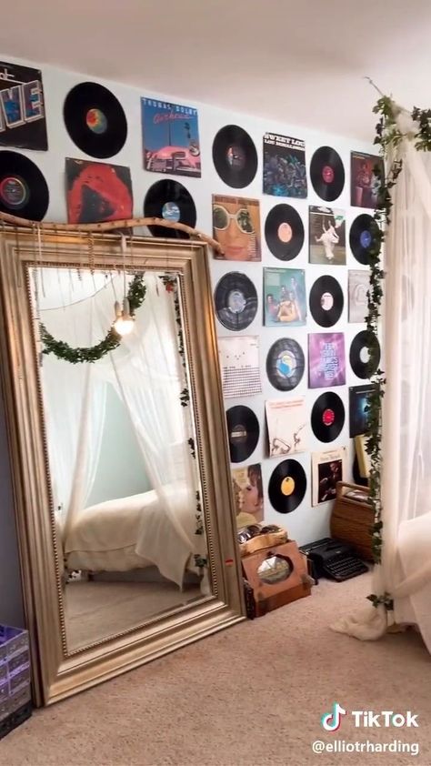 Bedroom Ideas Aesthetic, Aesthetic Bedroom Ideas, Retro Bedrooms, Camera Vintage, Retro Room, Indie Room Decor, Grunge Room, Indie Room, Teen Room Decor