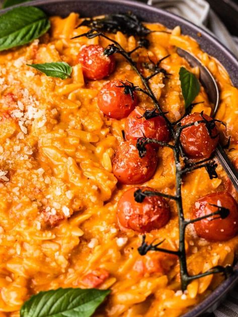 Creamy Orzo Recipes, Tomato Orzo, Summer Side Dishes Recipes, Roasted Tomato Pasta, So Much Food, Summer Side Dish, Pasta Side Dishes, Orzo Recipes, Going Vegetarian