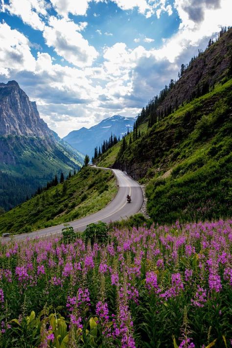 Montana has the BEST windshield views! Big Sky Country, Pretty Places, In The Mountains, Landscape Architecture, Vacation Spots, Wyoming, Beautiful Views, Beautiful World, Idaho