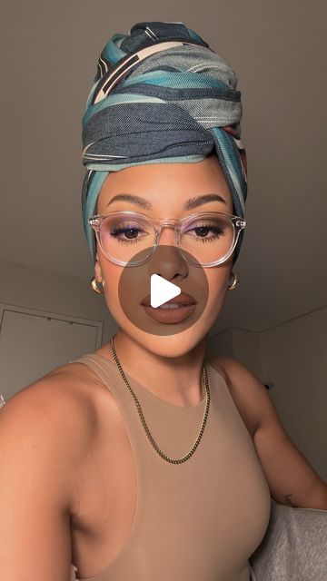 Baddie Headwrap Outfits, How To Wear A Head Wrap With Braids, Braids With Scarves, Stylish Ways To Wear A Head Scarf, Turban Scarf Black Women, How To Put On Head Wrap, Head Wrap Curly Hair Natural Curls, Different Head Wrap Styles, Tie Head Scarf How To