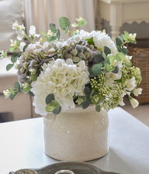 Flower Arrangements In Vase, Hydrangea Flower Arrangements, Home Flower Arrangements, Fake Flower Arrangements, Faux Flower Bouquets, White Floral Arrangements, White Flower Arrangements, Vase Deco, Hydrangea Arrangements