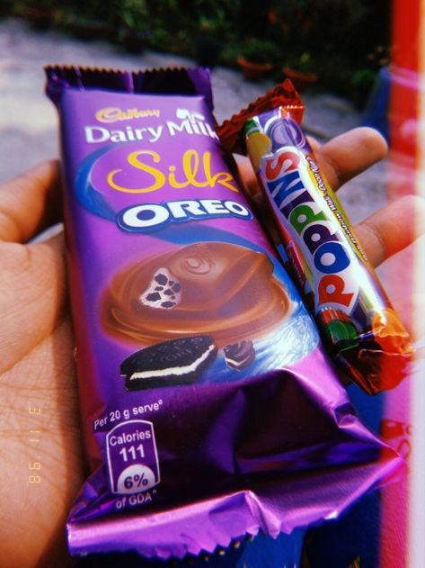 Dairy milk silk orea & Poppins Dairy Milk Silk Oreo, Dairy Milk Chocolate Images, Silk Oreo, Chocolate Lovers Quotes, Chocolate Tumblr, Dairy Milk Silk, Milka Chocolate, Chocolate Pictures, Tumblr Food