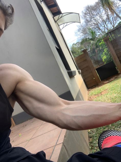 My arm is better than yours 😘 Male Arms Aesthetic, Male Arm Anatomy, Arms Crossed Pose, Smooth Arms, Men Aesthetics, Muscle Arm, Veiny Arms, Pjo Oc, Hand Veins