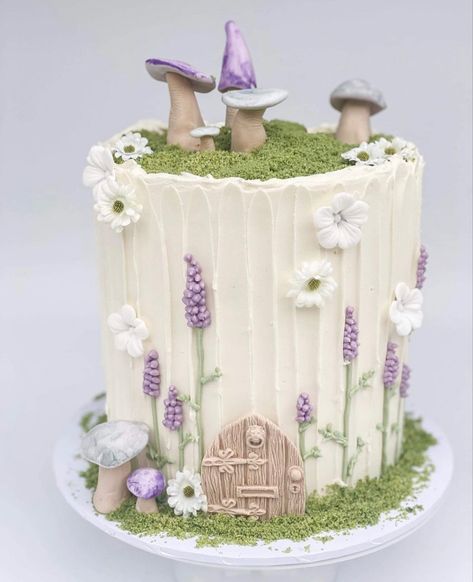 Garden Fairy Birthday Cake, Fairy Party Birthday Cake, Fairy House Cake Ideas, Fairy Buttercream Cake, Smash Cake Fairy, Fairy Tea Party Cake, Fairy Theme Birthday Party Aesthetic, Woodland Fairy 1st Birthday Party, Fairy Party Cake Ideas