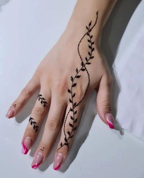 Hanna Tattoo, Simple Henna Designs Hand, Henna Tattoo Design, Small Henna Designs, Simple Henna Designs, Cute Henna Designs, Tattoos Henna, Cute Henna Tattoos, Henna Style Tattoos