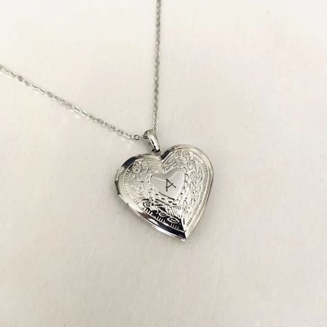 Personalized Vintage Silver Heart Locket Necklace With Photo. - Etsy Bosnia and Herzegovina Heart Locket Necklace Silver, Silver Heart Locket, Boyfriend Necklace, Silver Locket Necklace, Gold Heart Locket, Birthday Card Craft, Silver Locket, Heart Locket Necklace, Silver Lockets