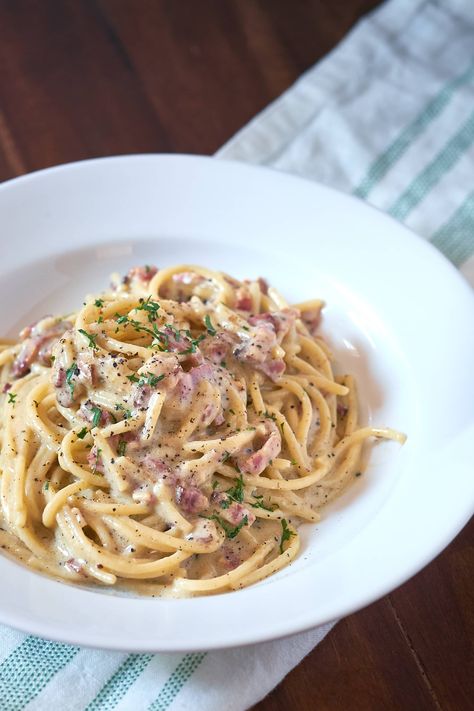 Speggetti Carbonara, Spaghetti Carbonara Aesthetic, Spagetti Carbonara Aesthetic, Pasta Carbonara Aesthetic, Carbanerra Pasta, Carbonara Pasta Aesthetic, Carbonara Pasta Easy, Carbonara Aesthetic, Creamy Carbonara Pasta