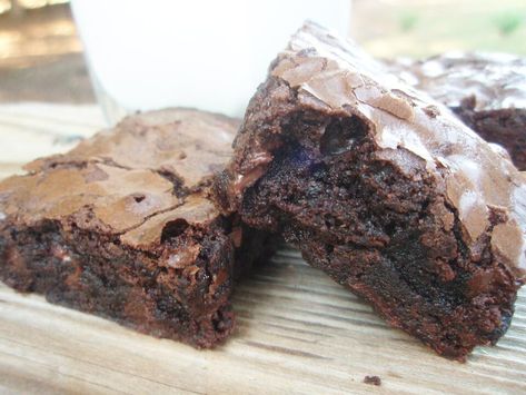 Macro Friendly Desserts, Simple Brownies, Ultimate Chocolate Brownies, Chocolate Chip Cookie Dough Bites, Chocolate Brownies Recipe, Chocolate Homemade, Double Chocolate Brownies, Cookie Dough Bites, Money Saving Mom