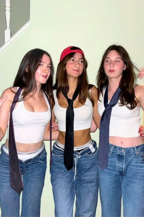 50 Stress-Free Last-Minute Halloween Costume Ideas for Any Party Last Min Costume Women, Last Min Costume Easy, Last Minute Solo Halloween Costume, Halloween Quick Costumes, Easy Put Together Halloween Costumes, Last Minute At Home Halloween Costumes, 5 Minute Halloween Costume, Halloween Costumes Low Effort, Easy At Home Halloween Costumes Women