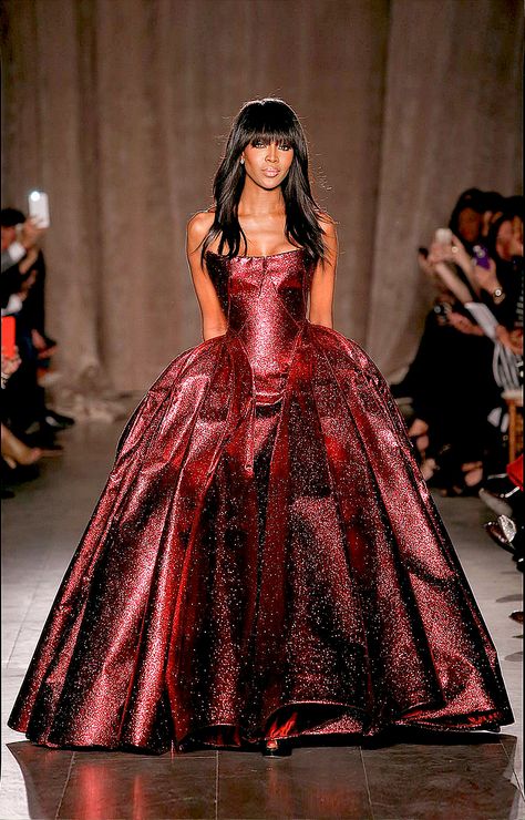 #NYFW Zac Posen Fall 2015 RTW  ♔THD♔ Haute Couture Style, Zac Posen Dress, Iconic Dresses, Couture Mode, Zac Posen, Naomi Campbell, Mode Inspo, Looks Chic, Gorgeous Gowns