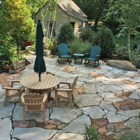 Flagstone Patio Decorating Ideas, Outdoor Flagstone Patio Ideas, Natural Stone Pavers Backyard, Organic Patio Design, Stone Patio Backyard, Patio Stones Backyard Landscaping Ideas, Flagstone And Crushed Granite Patio, Natural Stone Paver Patio, Natural Rock Patio