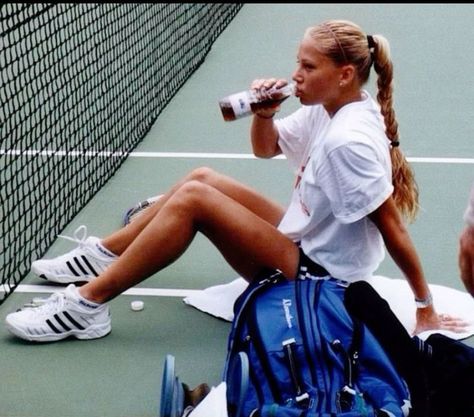 Anna Kournikova Tennis Outfit, Anna Kournikova Style, Anna Kournikova Tennis, Adidas Tennis Outfit, Mode Tennis, Tennis Fits, Tennis Lifestyle, Chloë Sevigny, Tennis Girl