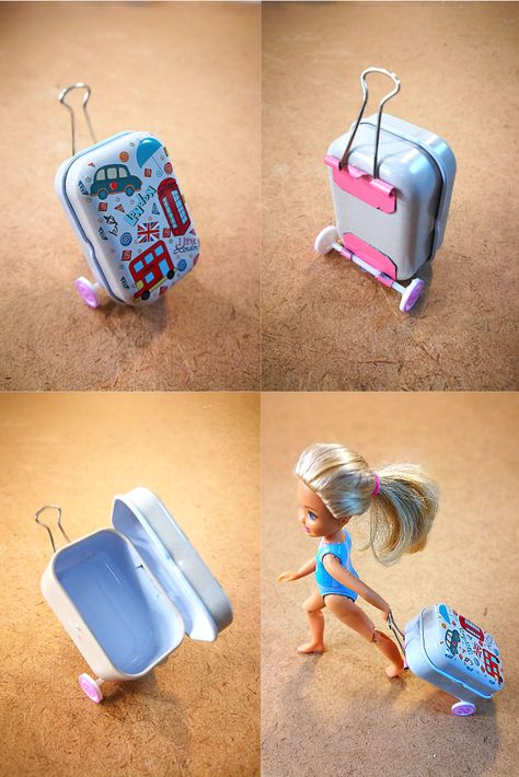 Barbie Doll Suitcase Diy, Barbie Suitcase Diy, Barbie Bag Diy, Doll Things Diy, Barbie Doll Diy Crafts, Barbie Accessories Diy, Barbie Hacks Diy, Diy Barbie Accessories, Diy Barbie Stuff