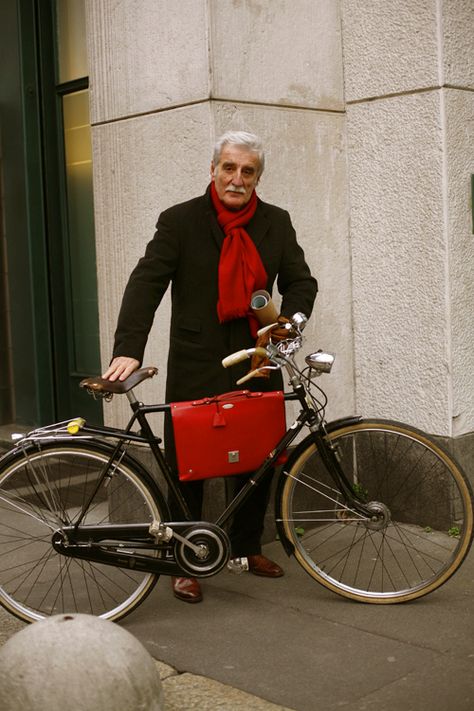 French Sampler: Elegant Cycling Positive Aging, Bike Fashion, Boomer Generation, The Sartorialist, Preppy Men, Cycle Chic, Lifestyle Motivation, Advanced Style, Italian Men