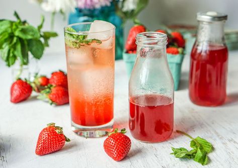 Strawberry Mint Shrub Drink | My Life Cookbook Strawberry Iced Tea, Shrub Drink, Refreshing Recipes, Shrub Recipe, Strawberry Simple Syrup, Homemade Iced Tea, Strawberry Soda, Low Carb Drinks, Strawberry Seed