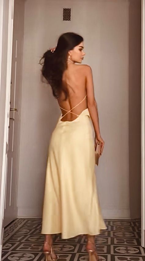 Low Back Dress Casual Short, Dress Backless Casual, Low Dip Back Dress, Long Dress With Open Back, Open Back Dress Poses, Bare Back Dress Casual, Bare Back Dress Classy, Homecoming Dresses Backless, Open Back Casual Dress