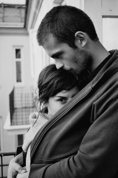 Types Of Hugs, A Well Traveled Woman, What Makes A Man, Couple Photoshoot Poses, Foto Poses, Photo Couple, Couple Photography Poses, Love Photos, Paros