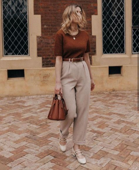 Light Academia Aesthetic Outfit Casual, Business Look Woman, Classy Outfits Work, Uk Outfit Women, Casual Romantic Outfit, Sofisticated Style, Sarah Mantelin, Romantic Fashion Style, Casual Romantic Style