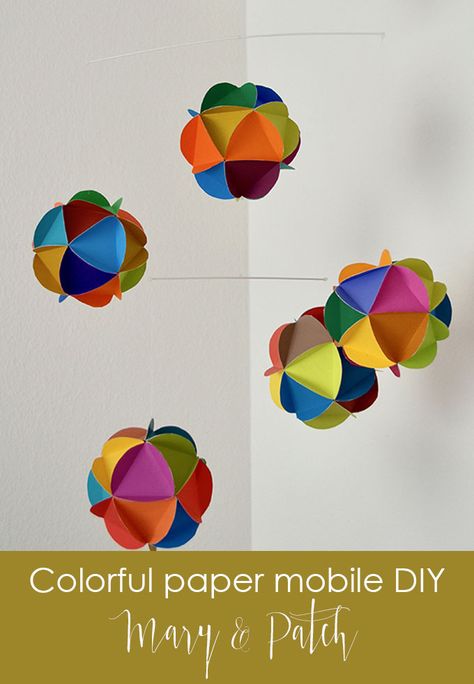 Diy Paper Balls Decoration, Paper Ball Craft, Paper Balls Hanging, Paper Mobile Diy, Paper Hanging Decorations, Paper Mobiles, Mobile For Baby, Christmas Mobile, Mobile Diy