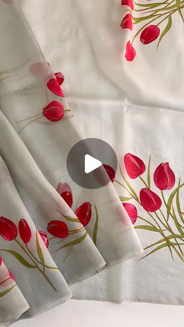 Tulip Fabric Paint Ideas, Latest Paint Suits Design, Painting Sarees Design, Saree Fabric Painting Designs, Dress Painting Designs, Saree Painting Designs Simple, Paint Designs For Suits, Paint Suit Designs, Fabric Painting On Sarees