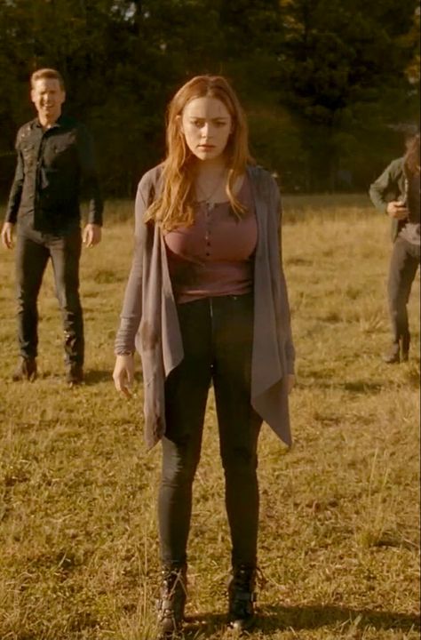 The Originals Outfits, Rebekah Mikaelson Outfits, Hope Mikaelson Outfits Inspired, Hope Mikaelson Outfits, Hope Mikaelson Outfits Season 4, Legacies Outfits Hope, Hope Outfits, Hope Mickelson, Season 4 Hope Mikaelson