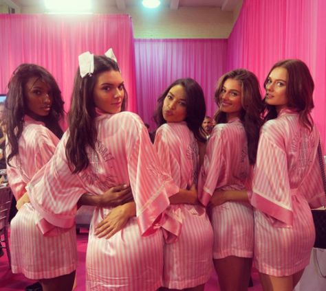 Victoria Secret 2014, Kily Jenner, Victoria's Secret Aesthetic, Tumblr Girly Aesthetic 2013, Models Backstage, Victoria Secret Model, Pink Tumblr Aesthetic, Victoria Secret Models, Girls Tumbler