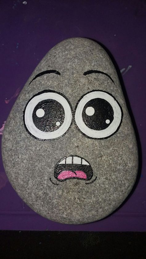 Painted Rocks With Faces, Rock Painting Ideas Cartoon, Rock Painting Faces, Painted Rock Faces, Stone Art Painting Easy, Pet Rock Ideas, Face Rock Painting, Easy Things To Paint On Rocks, Cute Rock Painting Ideas Easy