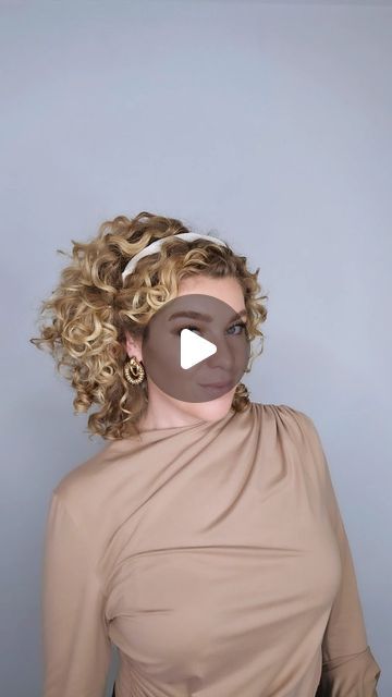 How To Wear Headbands With Curly Hair, How To Wear A Head Scarf Curly Hair, Short Hair Clip Styles, Short Curly Hairstyles With Clips, Curly Hair Styles With Headband, Curly Hair With Accessories, Headband For Curly Hair, Curly Hair Updo For Work, Headbands For Curly Hair