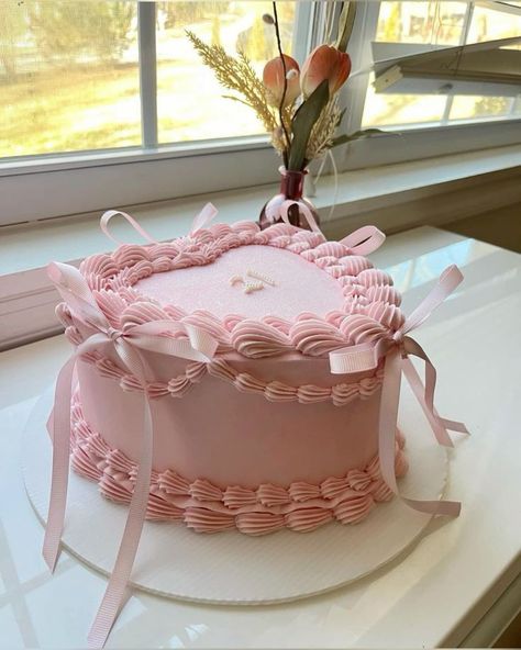 Birthday Cake Light Pink, Pink Bday Cake, Pink Cake Aesthetic, Vintage Floral Cake, Pink Vintage Cake, Pink Heart Cake, Coquette Cake, Girly Birthday Cakes, 15th Birthday Cakes